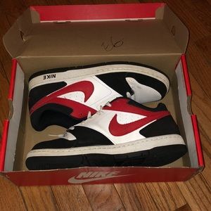 Nike prestige IV sneakers men’s 10.5